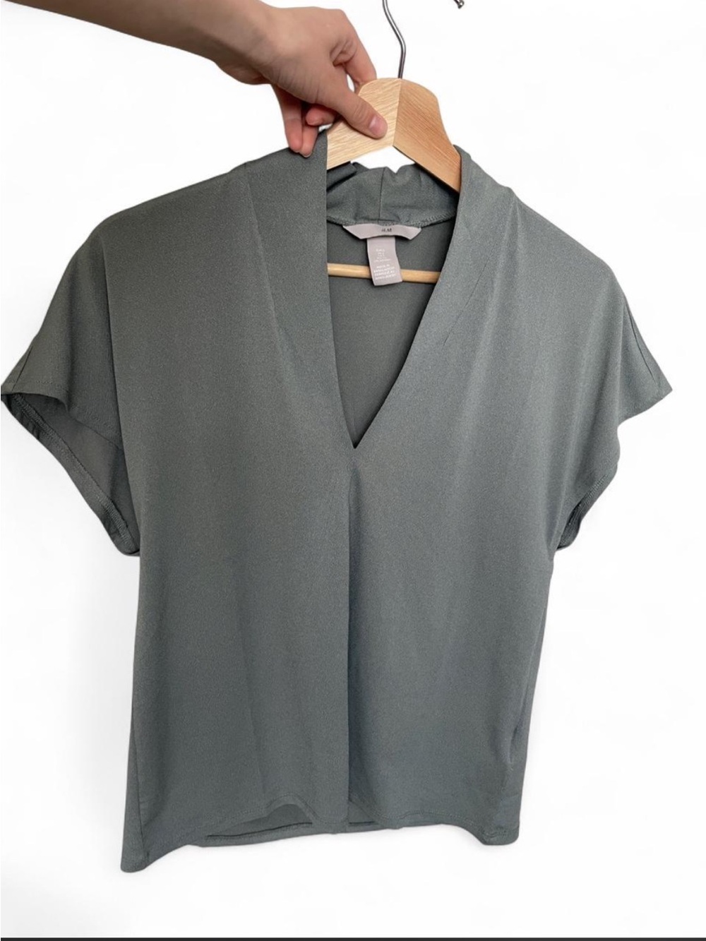 H&M Sage Green V-Neck Crepe Jersey Cap Sleeve Blouse Size Small